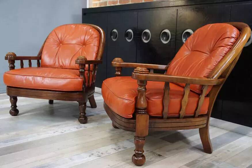Pair of 60s armchairs in leather and wood