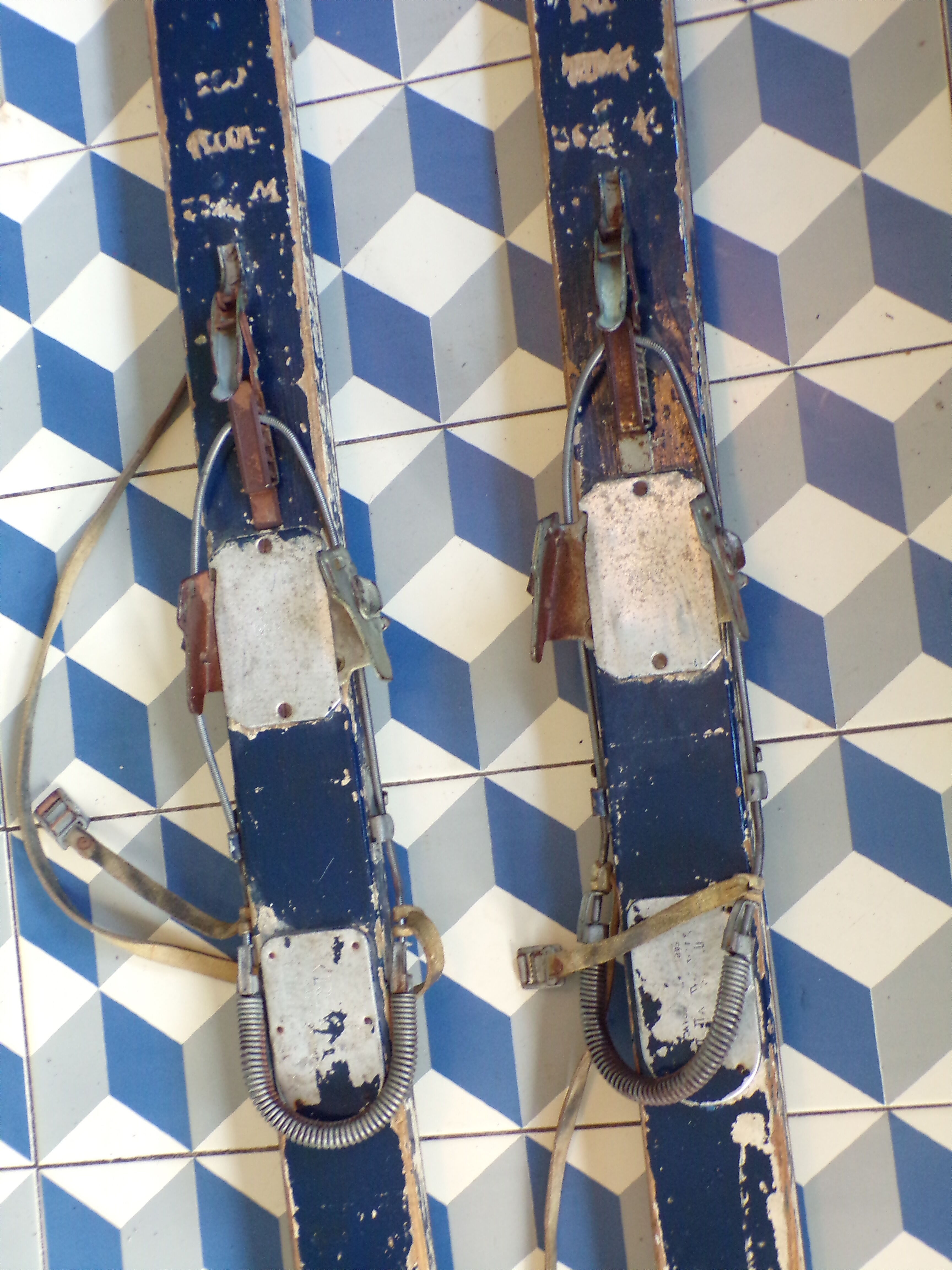 Pair of old wooden skis L=211cm