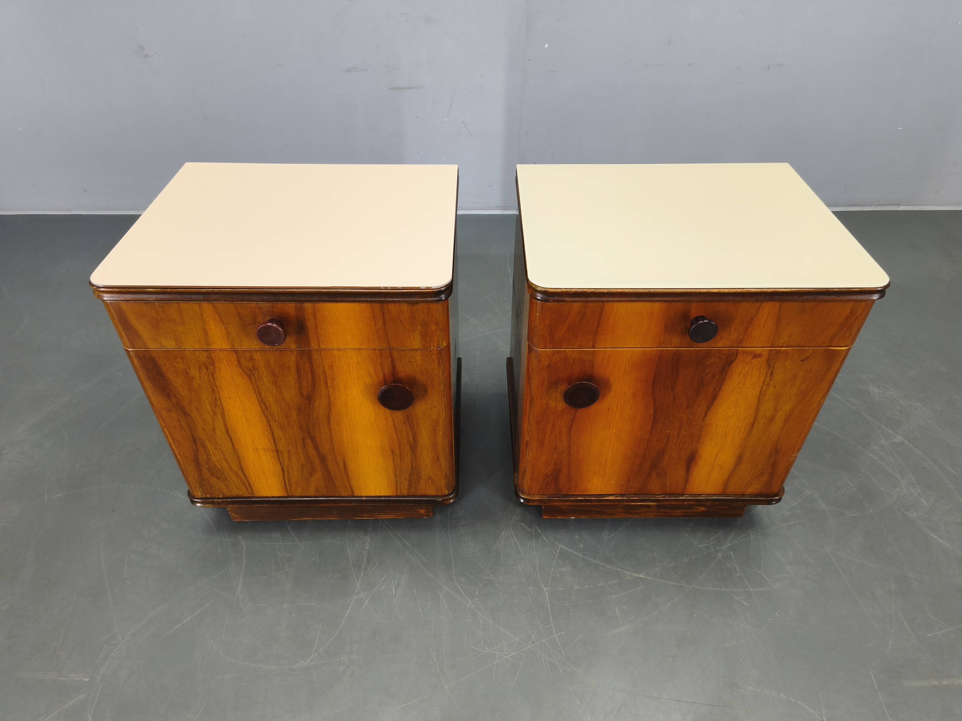 Pair of Mid-Century Walnut Nightstands with Glass Tops, 1950s