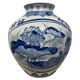 Vase chinois en porcelaine bleu blanc décoré de fleurs de lotus