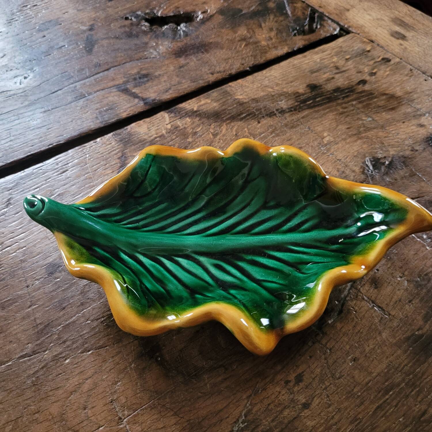 Enamelled ceramic leaf tray – Vintage design from the 1960s