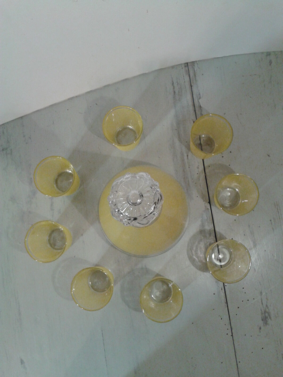 Liquor decanter and its 8 small glasses