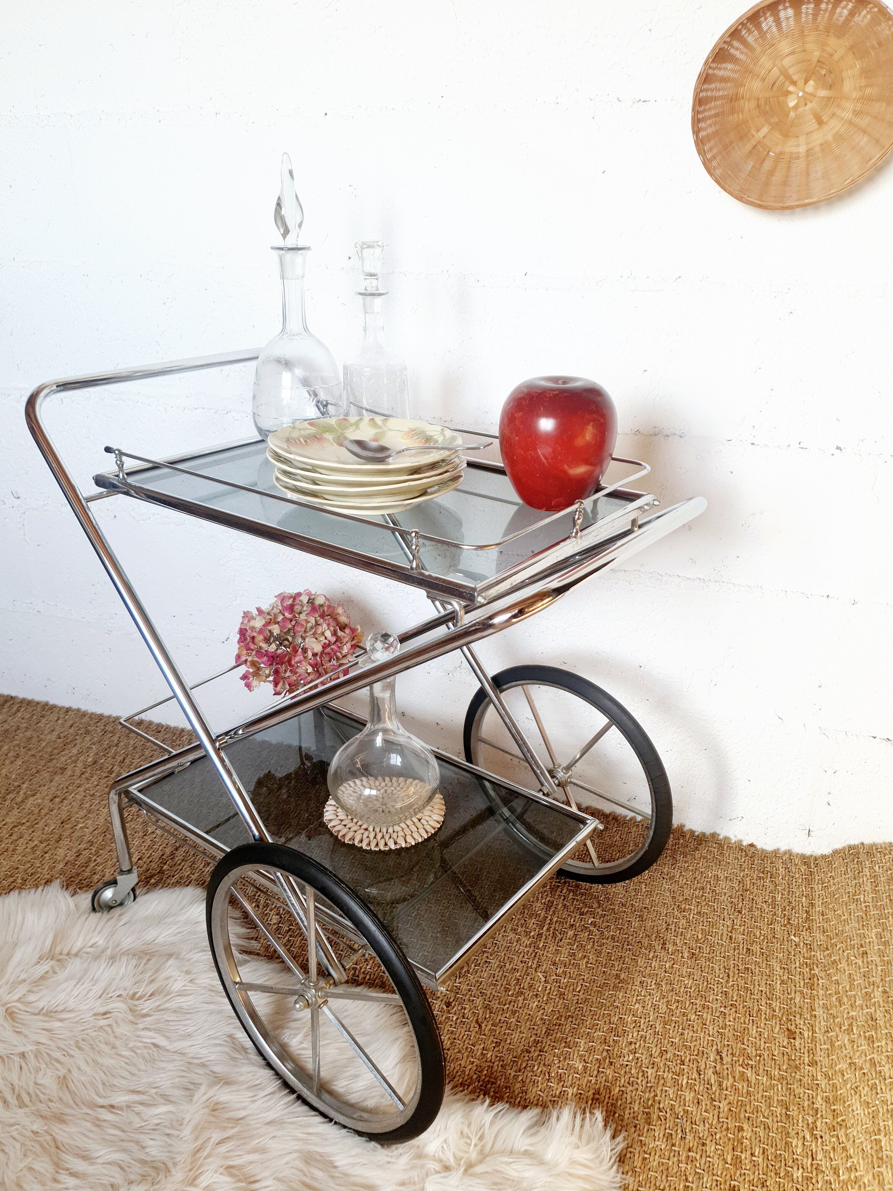 Rolling dessert / chrome bar and smoked glass