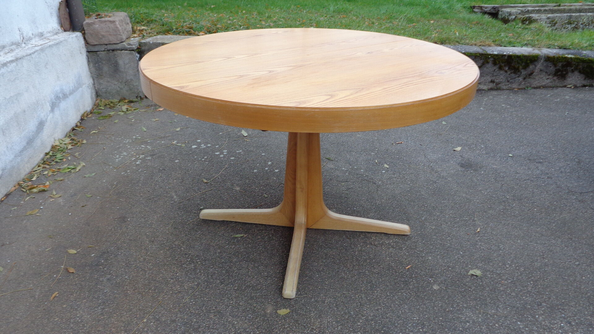 Baumann table in white wood