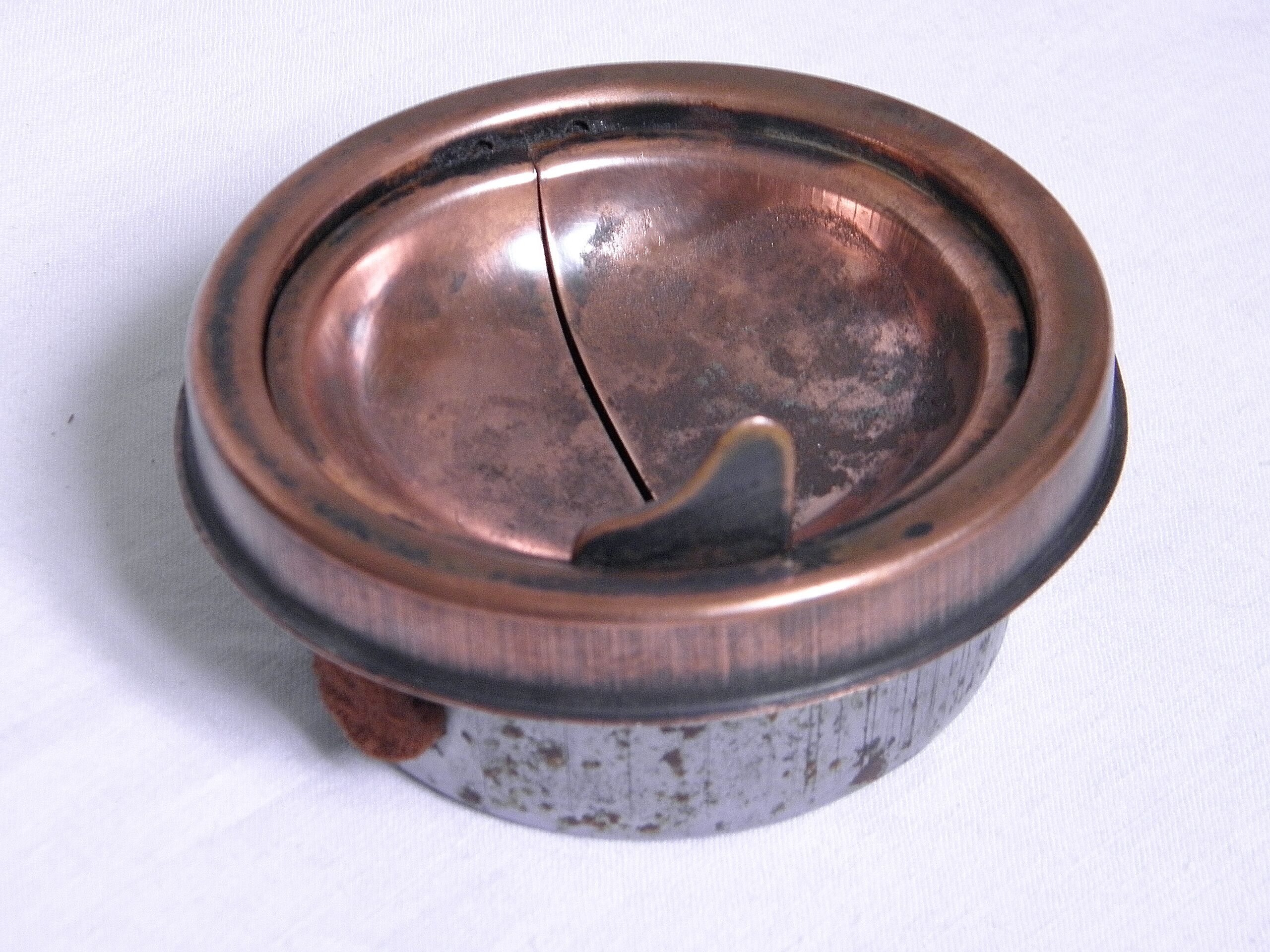 Tripod ashtray 1950