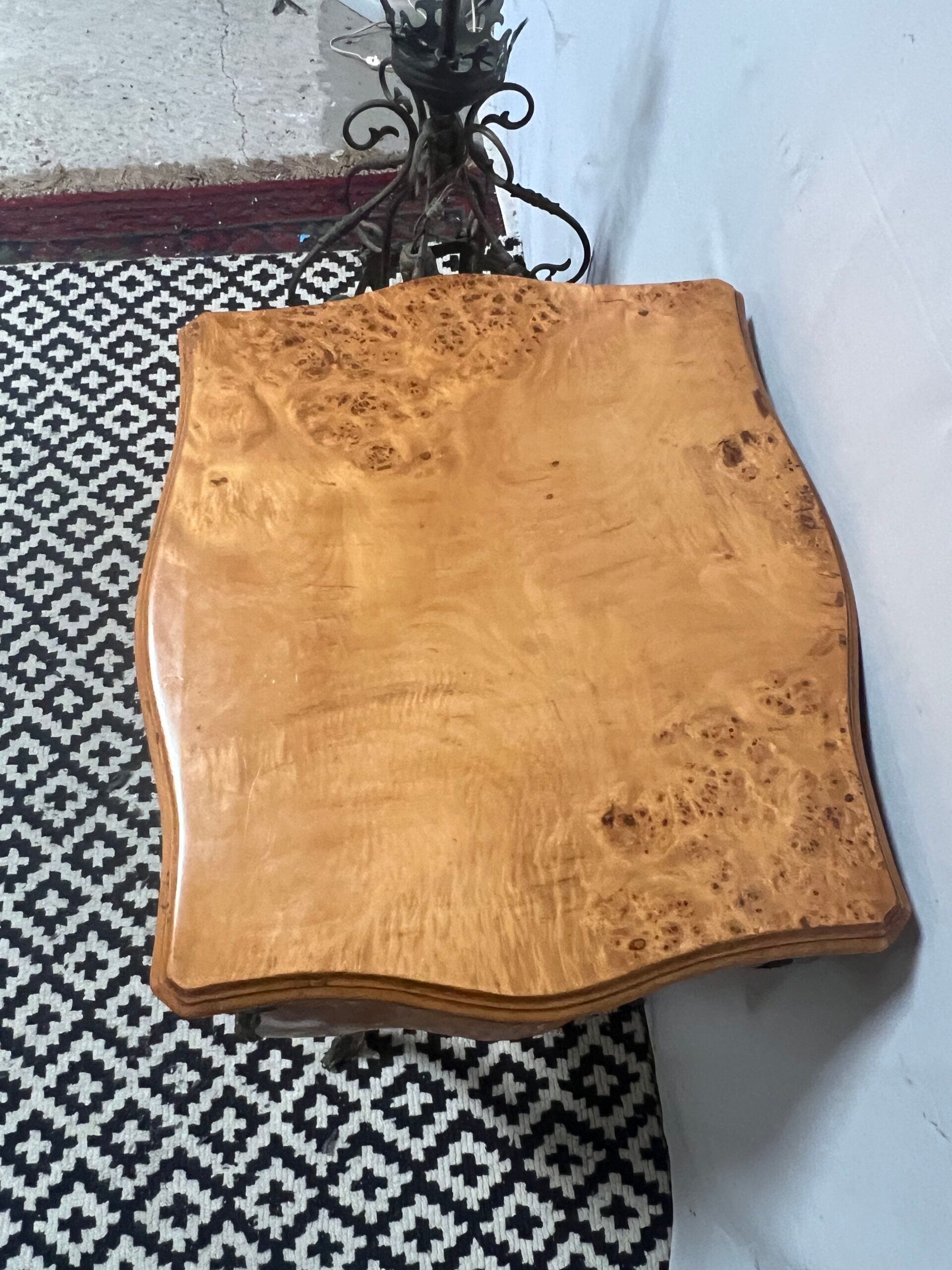 Small side table in burl wood veneer, Louis XV style, 20th century