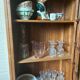 Small Parisian glass-fronted cabinet in fine oak from the late 19th century – a timeless ally for small spaces.