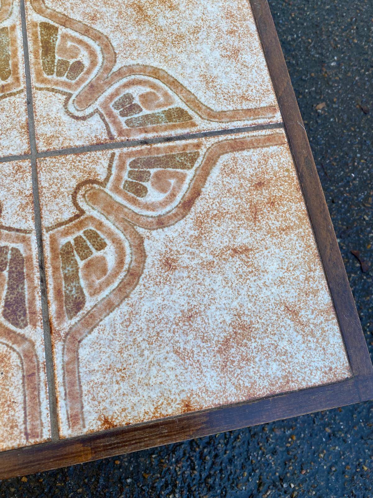 Table basse bois massif et céramique des années 1970 84x44cm