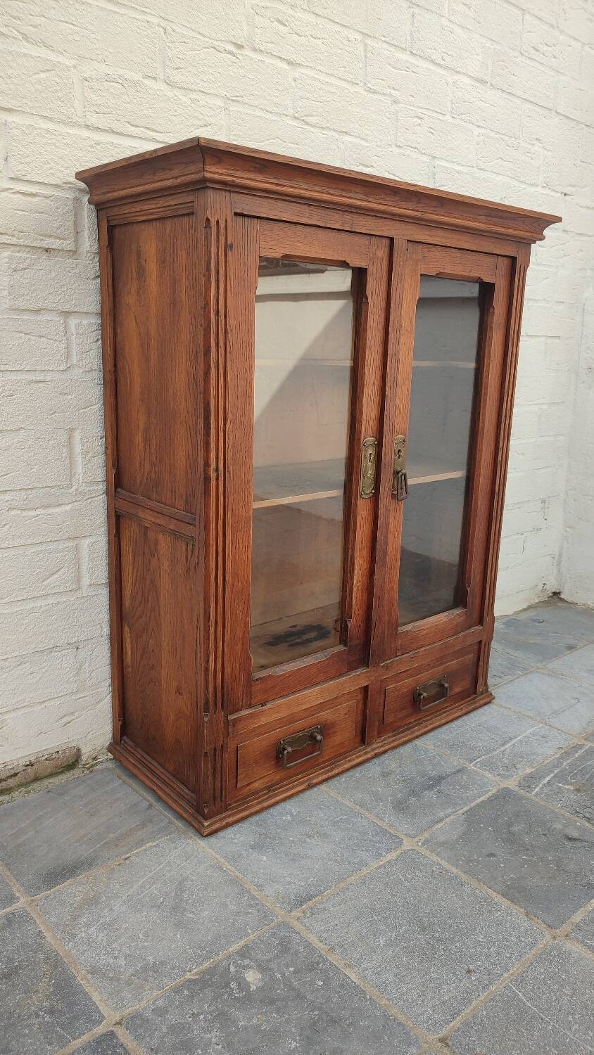 Petite armoire vitrée en chêne