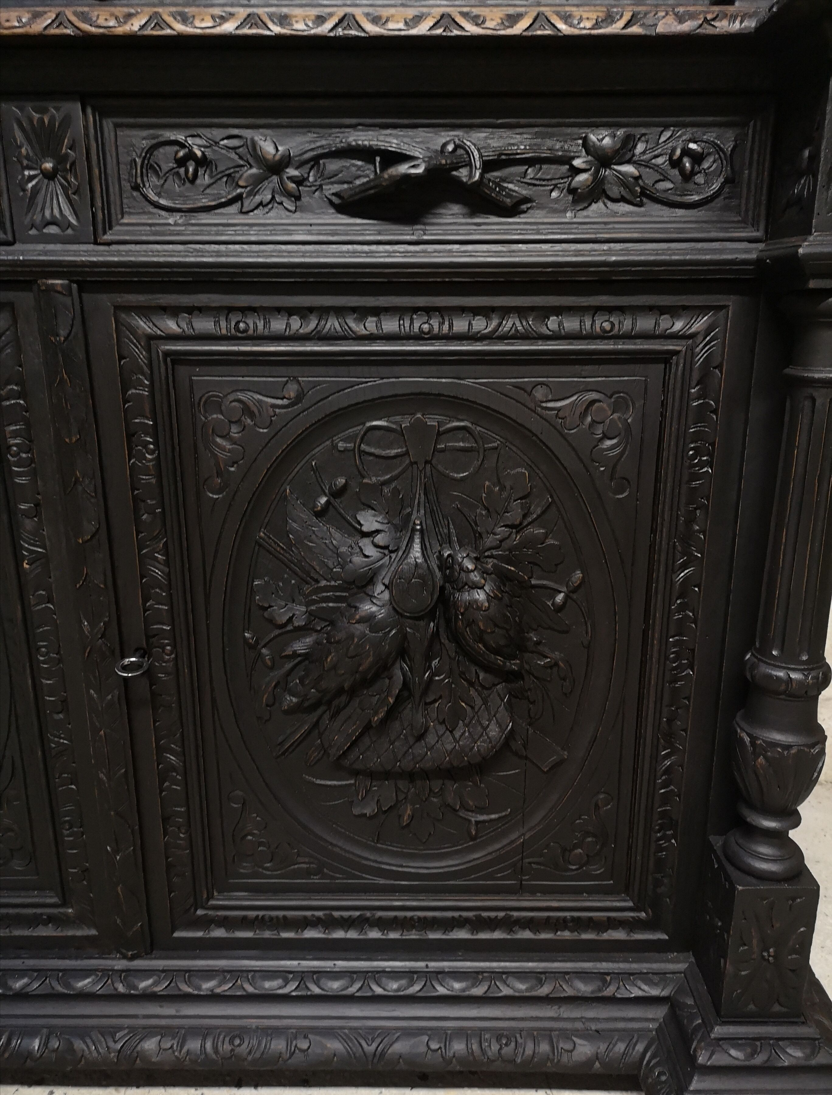 Hunting buffet XIX Louis XIII oak, cabinet curiosity showcase library
