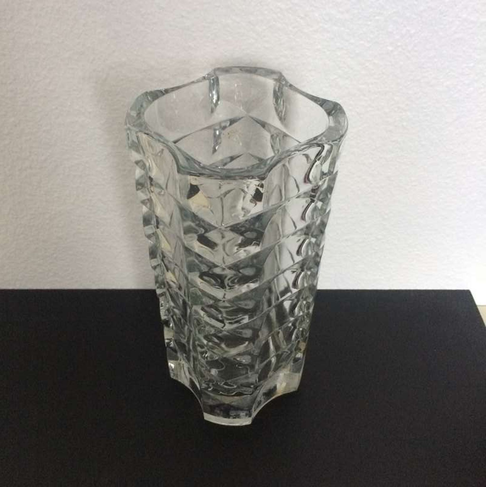 Vase en verre taillé