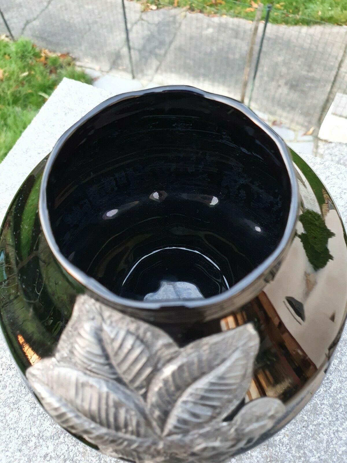 "Doyen" vase circa 1920-30 art deco in hyalite glass and tin in bunches of grapes