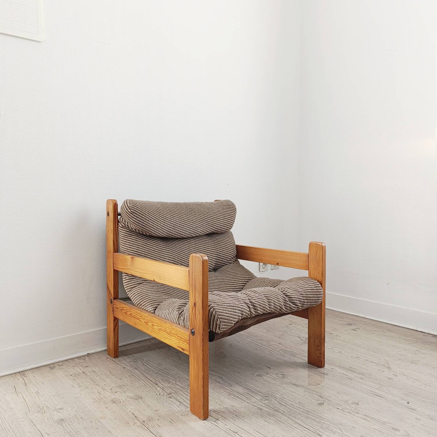 Scandinavian chalet armchair
