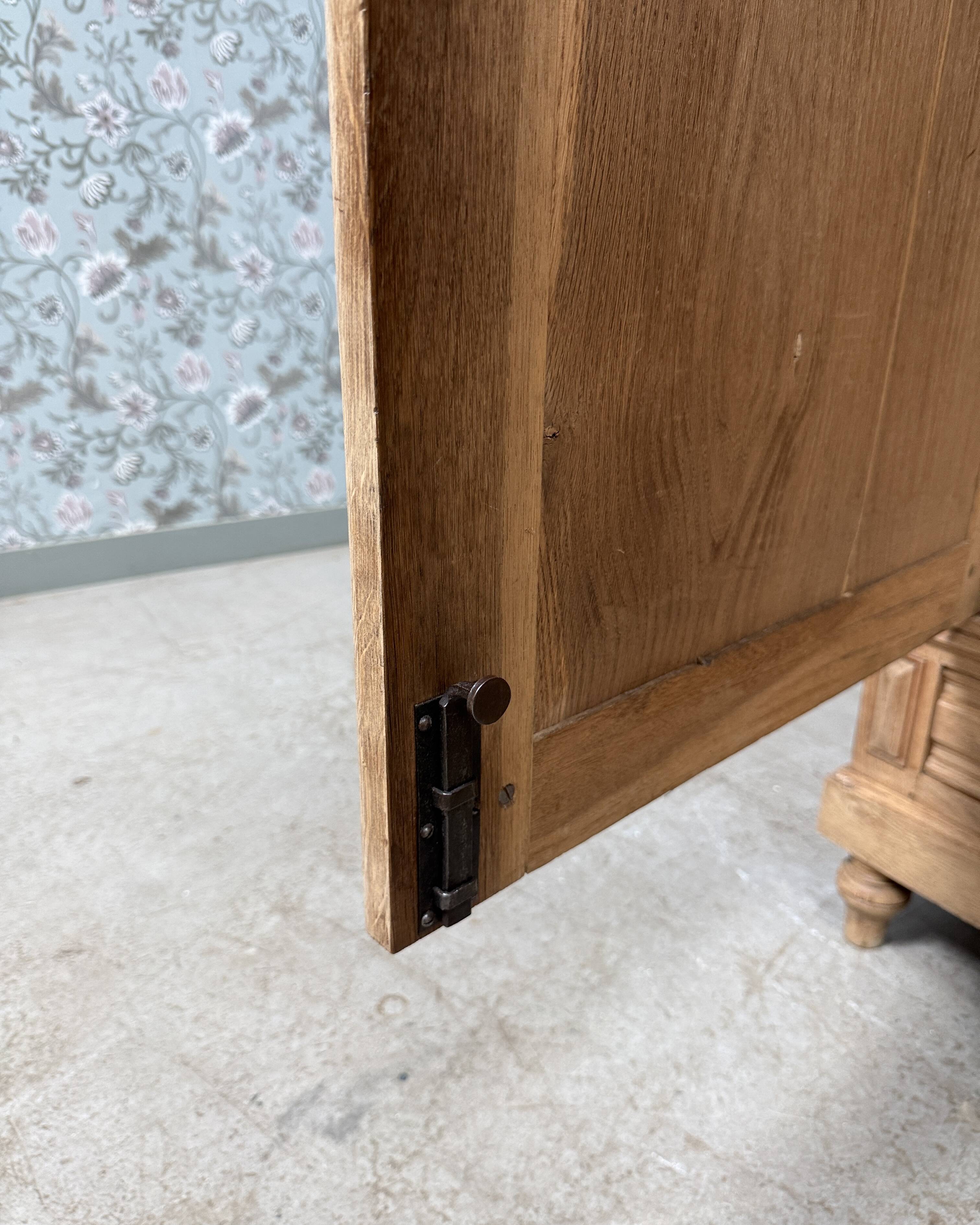 Armoire en chêne massif (rénovée)