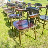 16 Chaises Bistro avec des pieds metal