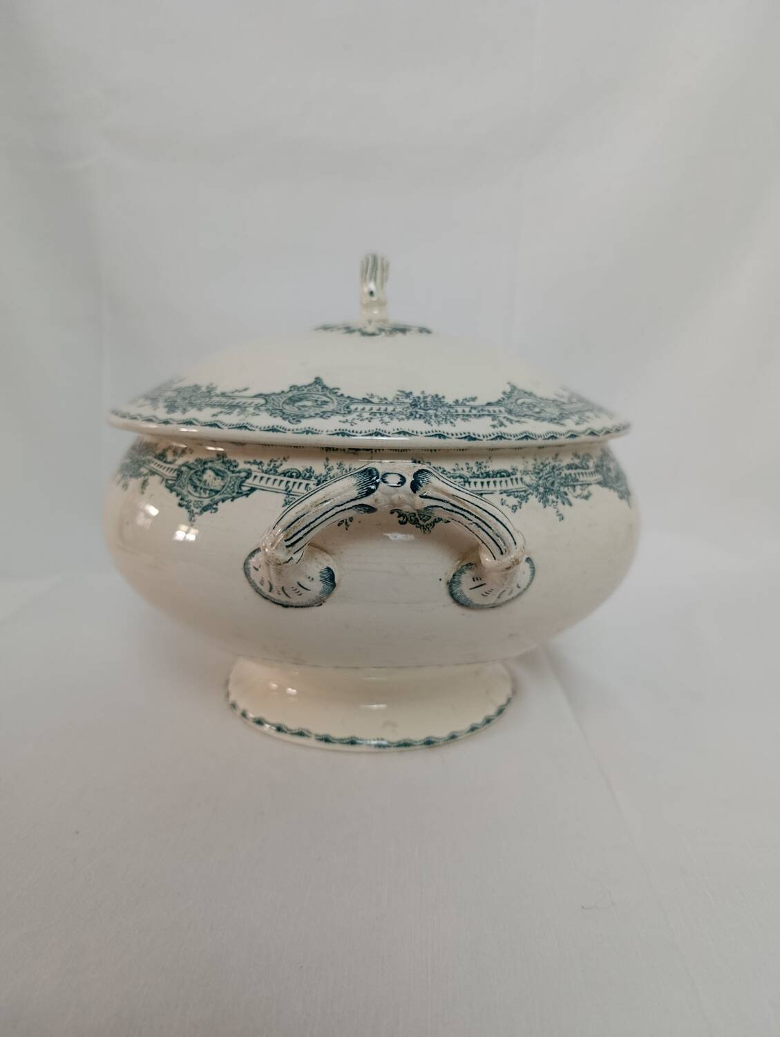 Soup tureen / Vegetable dish in ironstone Watteau Creil and Montereau