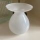Vase corole verre blanc opalin Pia Amsell pour Ikea