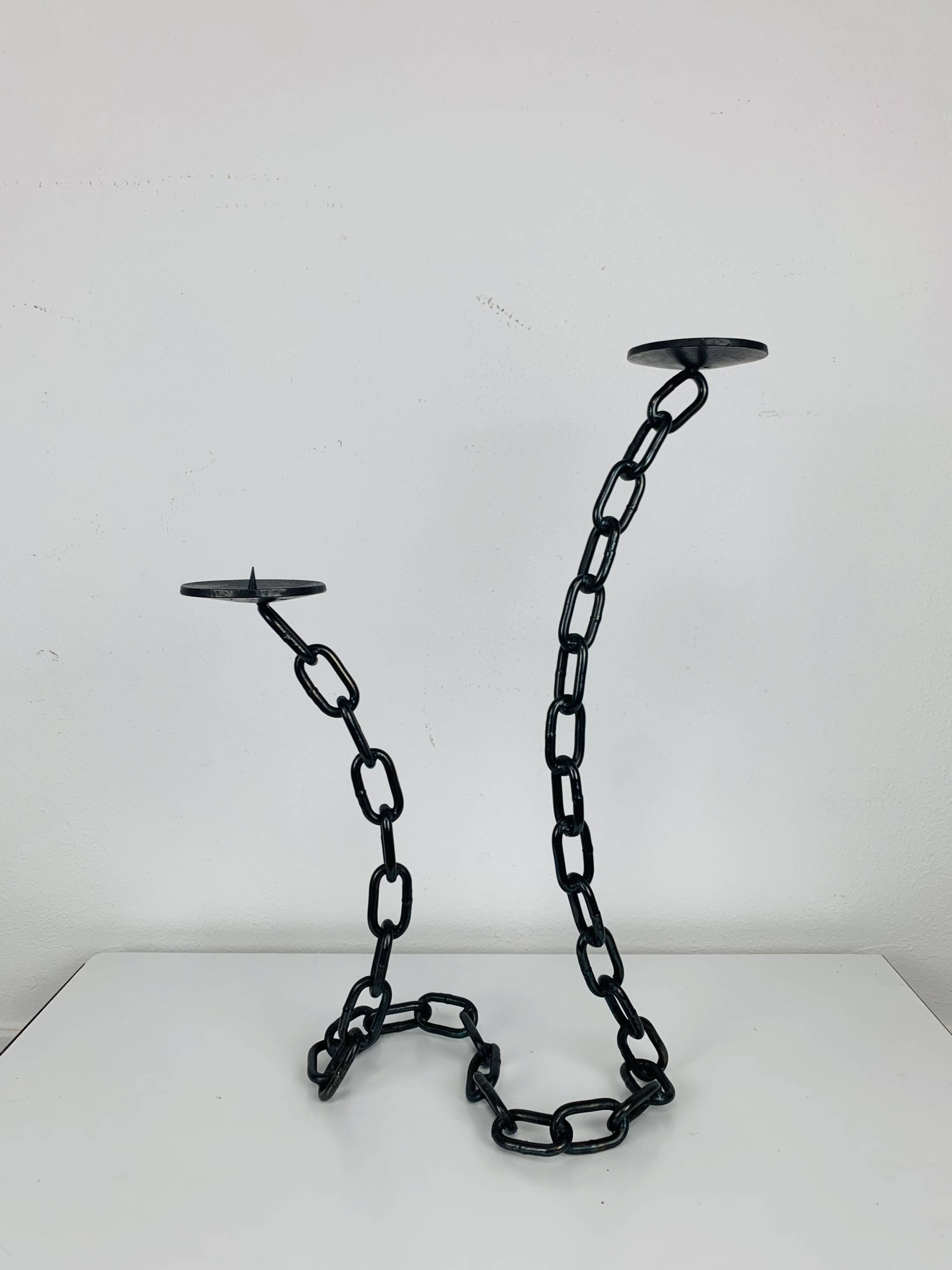 Brutalist and sculptural candle holder in wrought iron, chain links