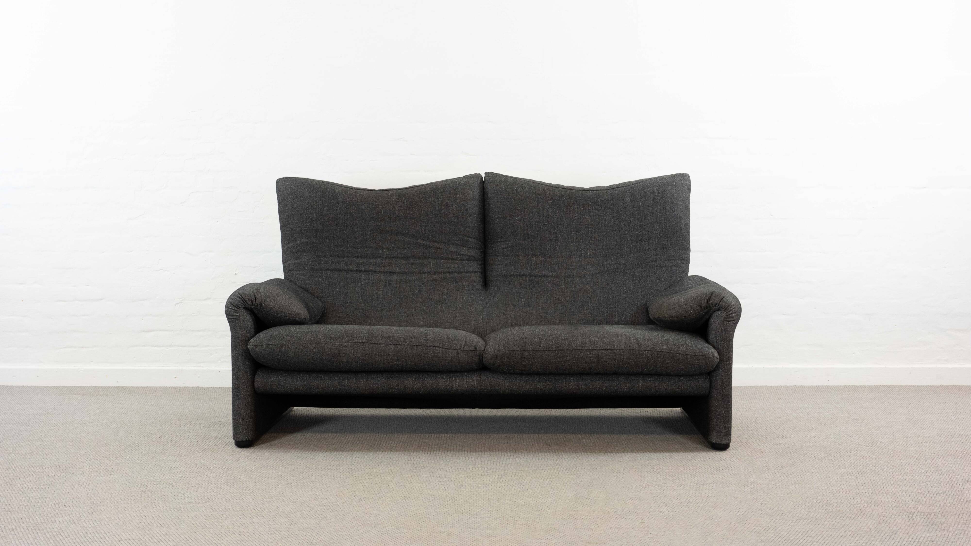 Maralunga 2.5-seat Sofa by Vico Magistretti for Cassina, Italy