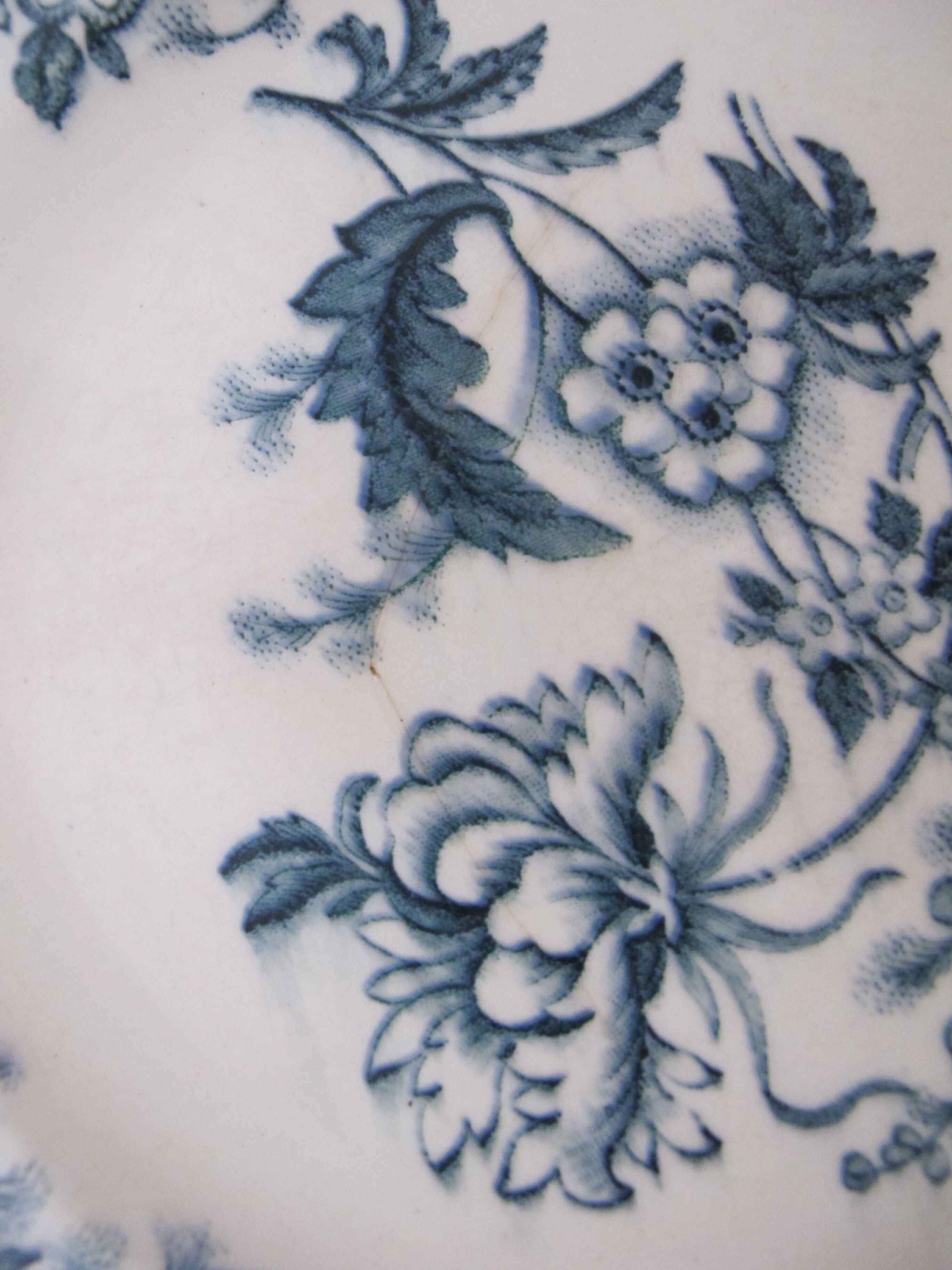 4 dessert plates in iron earth from Longwy