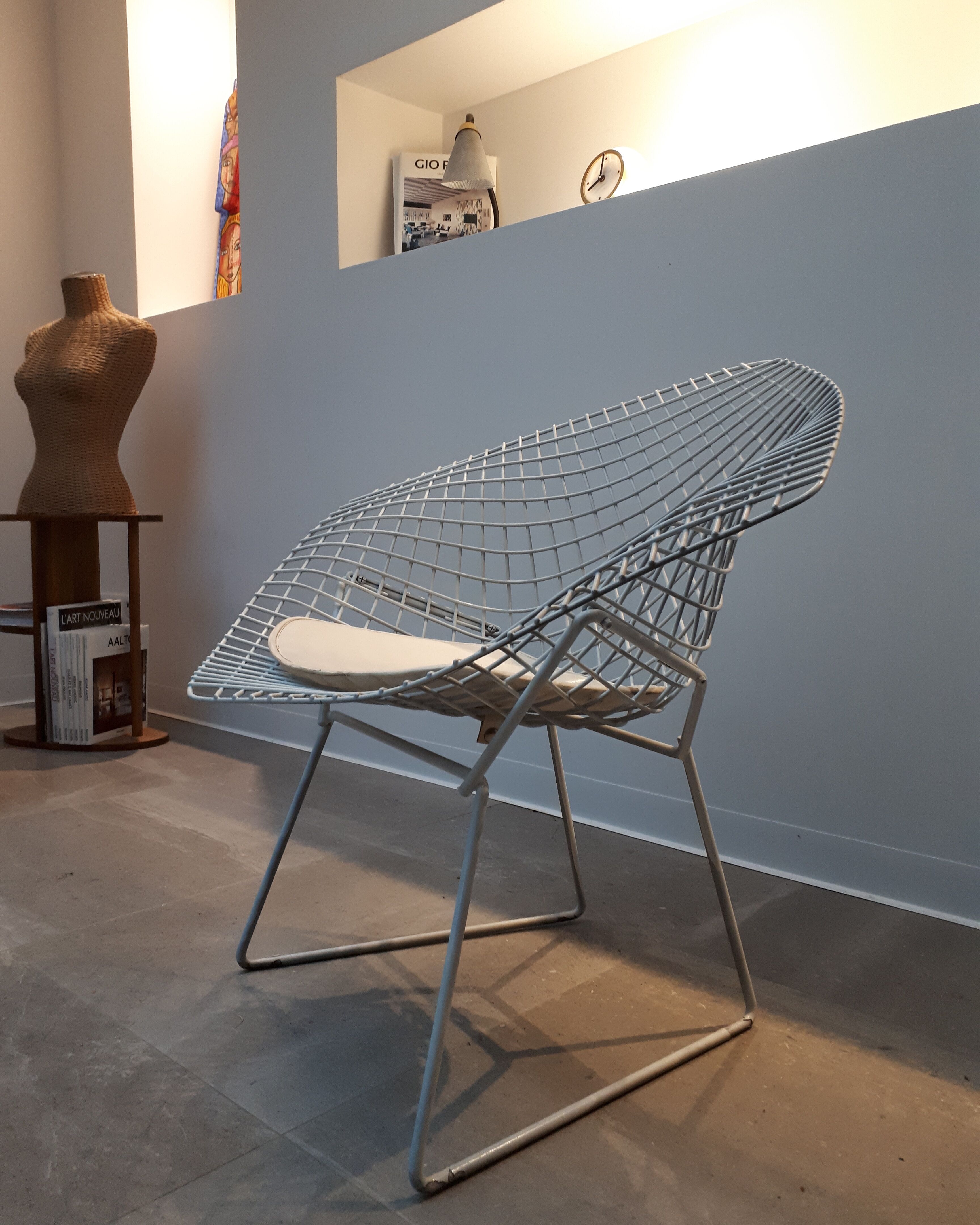 Bertoia Diamond armchair