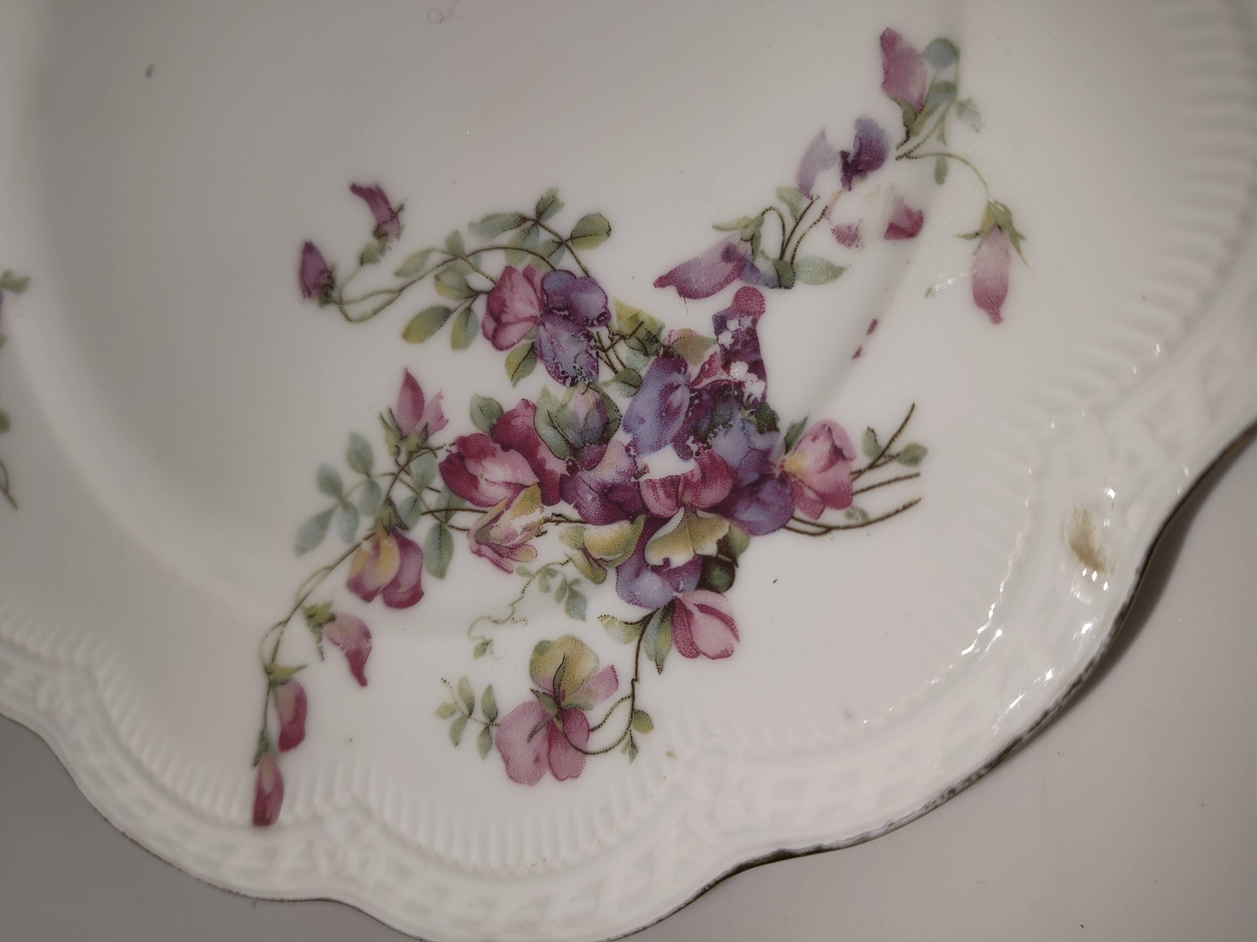 Flat plate in Limoges porcelain – Havland – Floral decoration