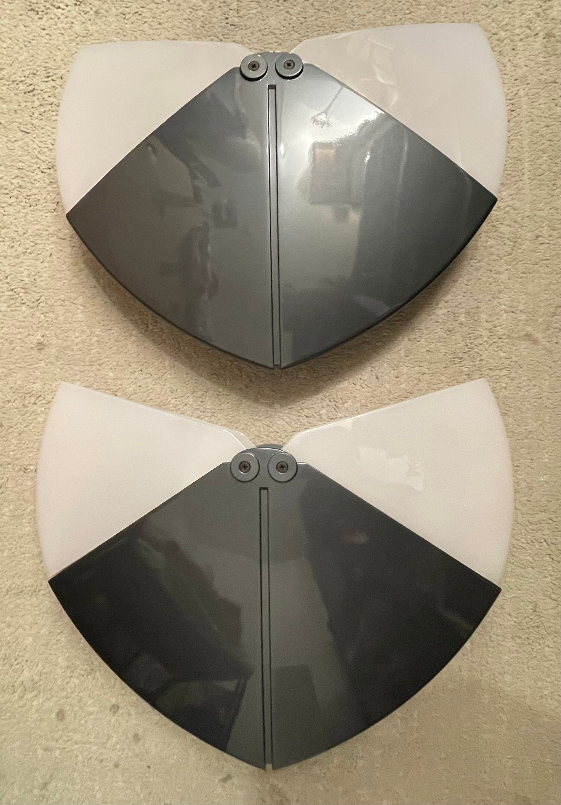 Pair of wall lamps Astolfo, Valerio Sacchetti, sirrah 1980