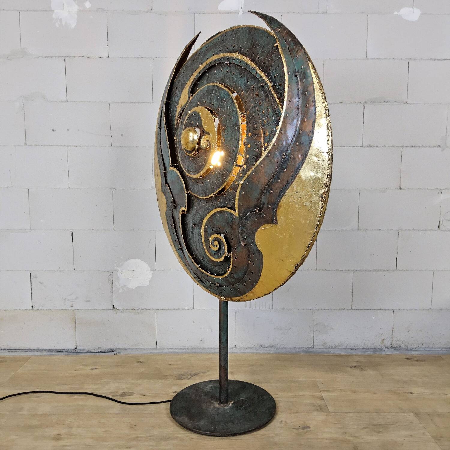Unique large metal Thai art sculpture floor lamp goldleaf