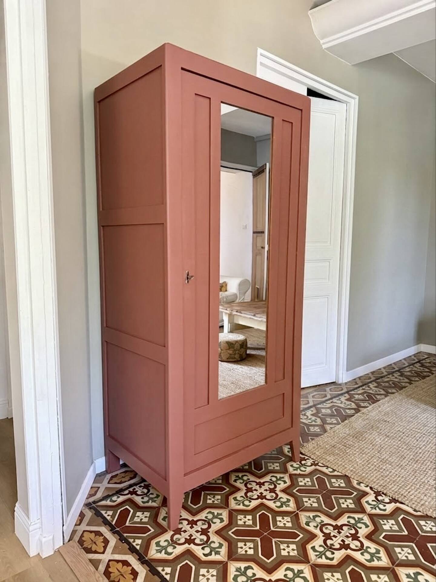 Armoire parisienne