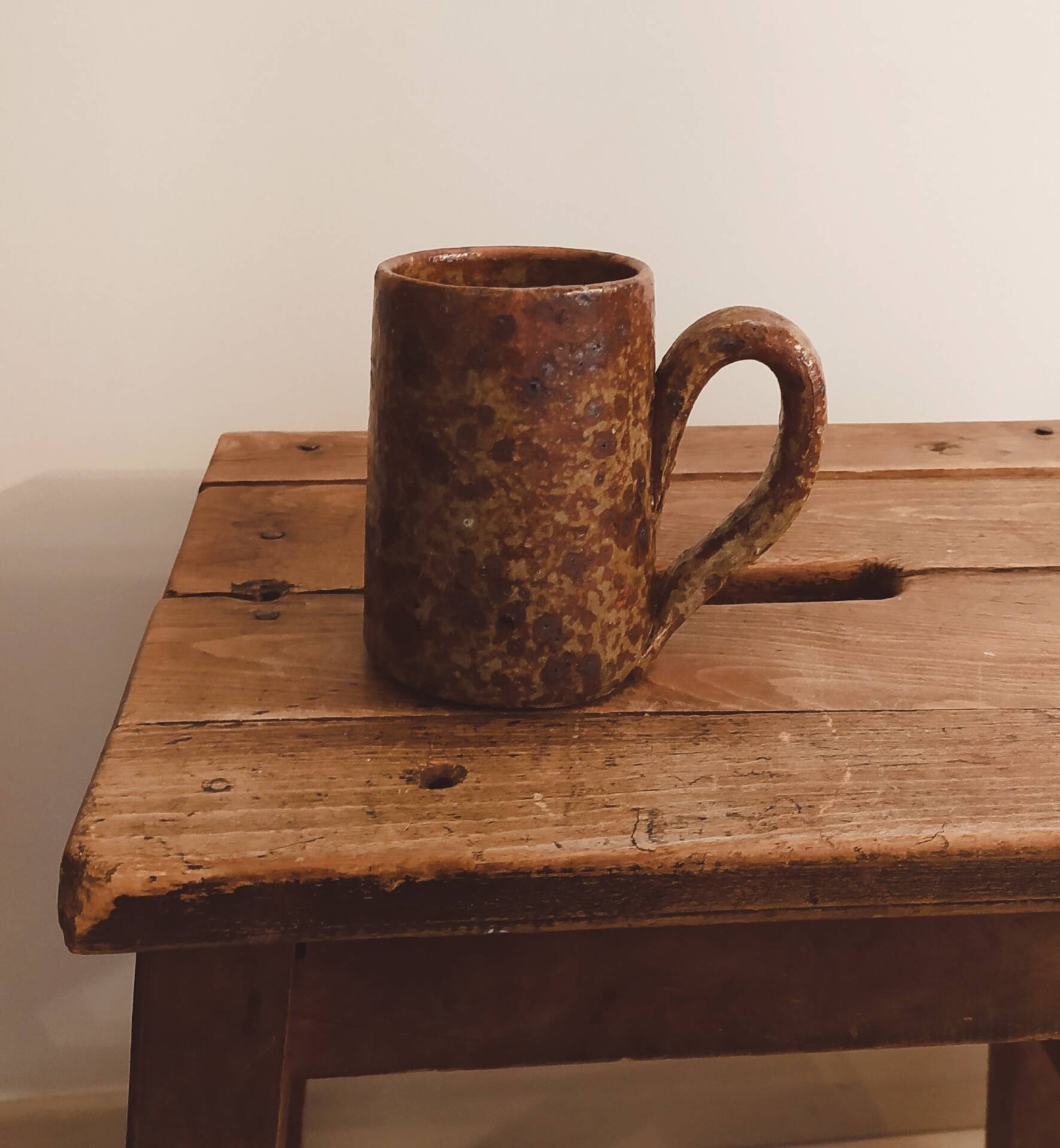 Grand mug en grès pyrité vintage 