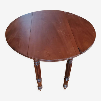 Round table with flaps