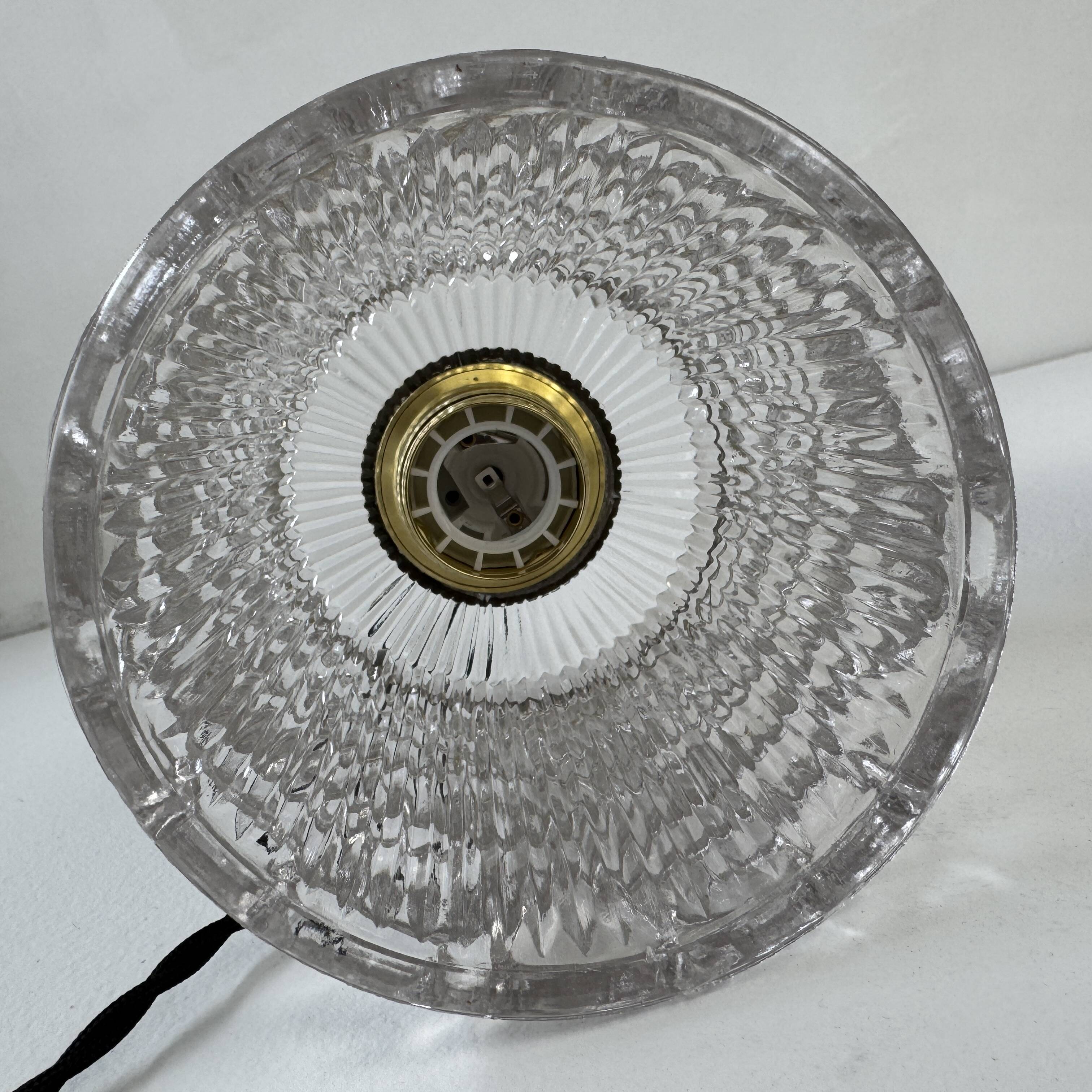 Paire d’anciennes suspensions en verre vintage