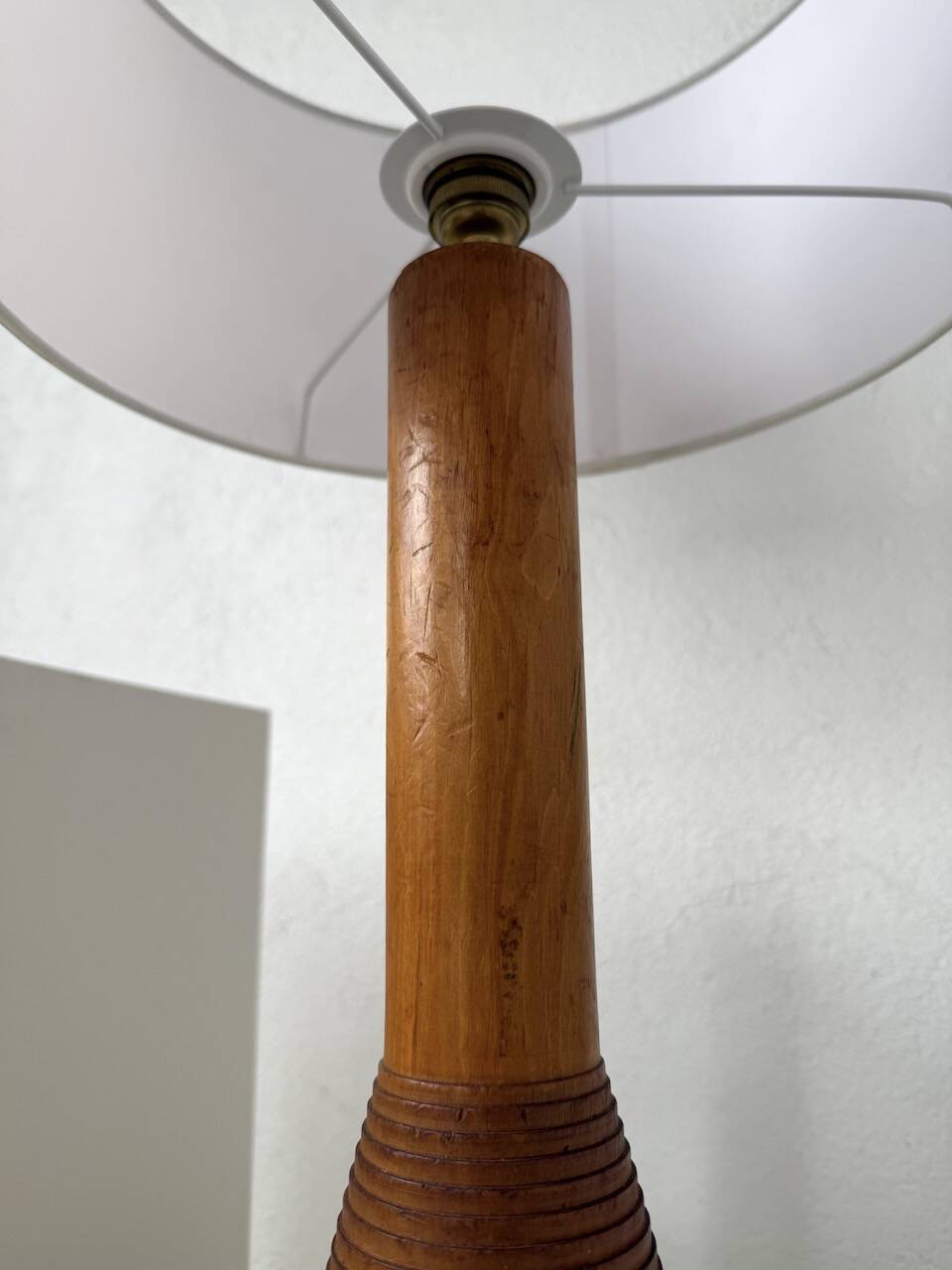Paire de lampes de table bois chêne années 50