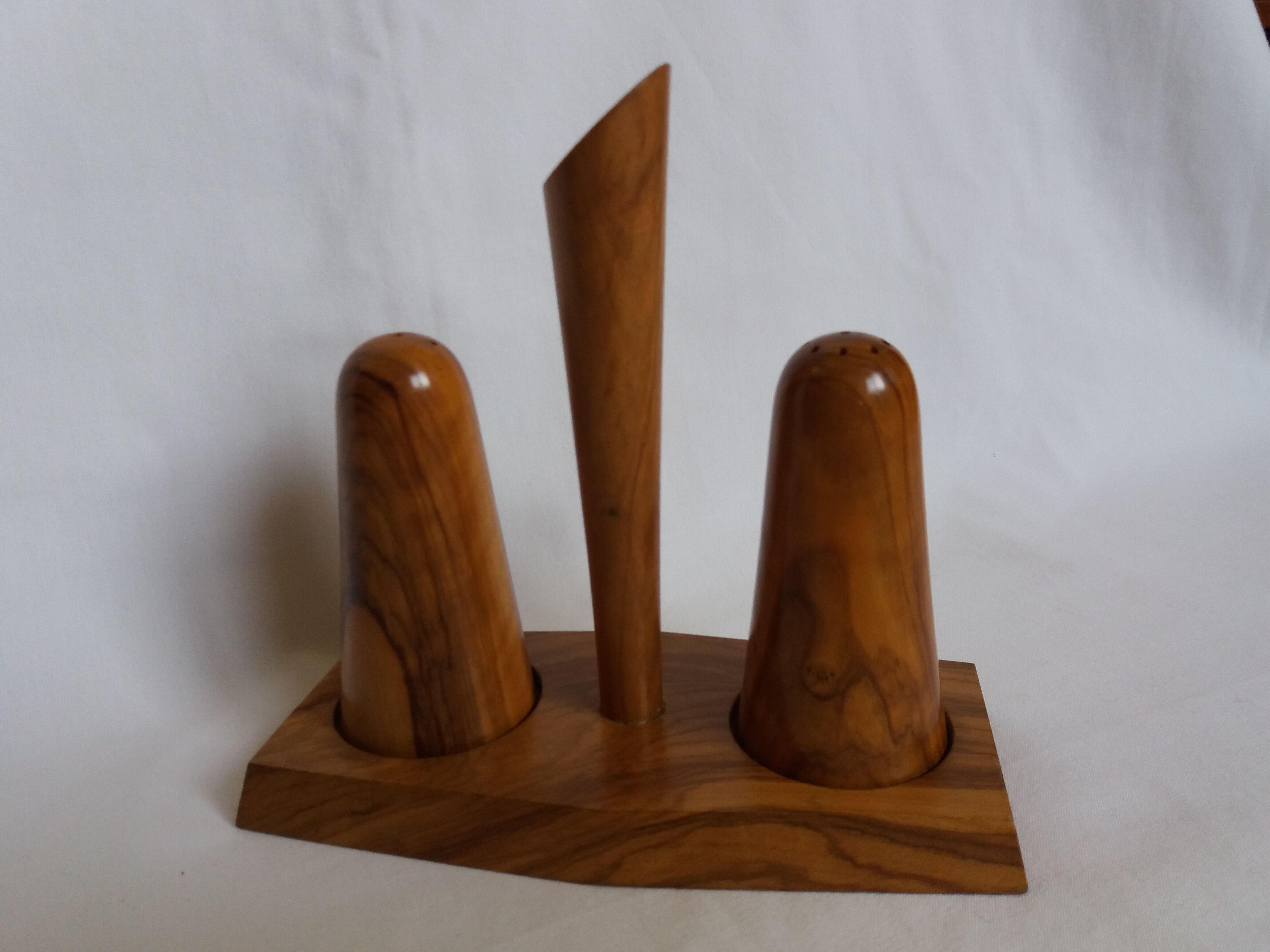 Pepper shaker in olive wood Art Deco style