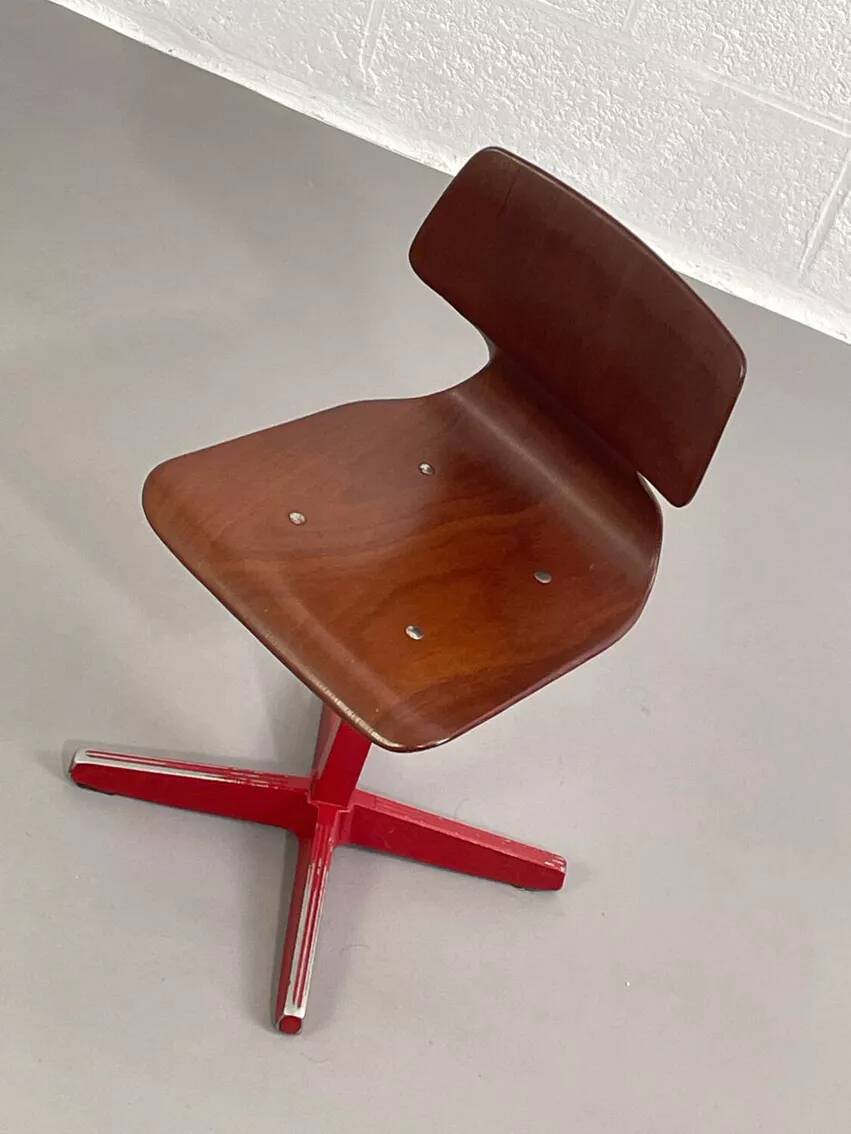 Galvanitas school chair