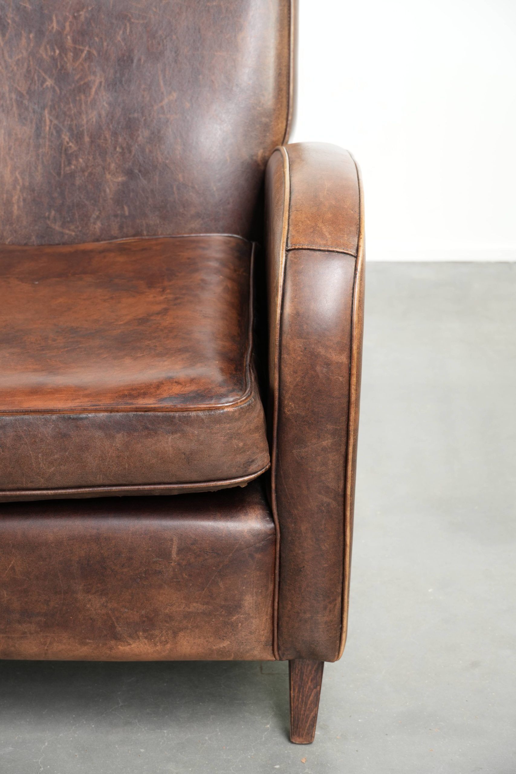Sheepskin armchair with a timeless design and stunning warm colours