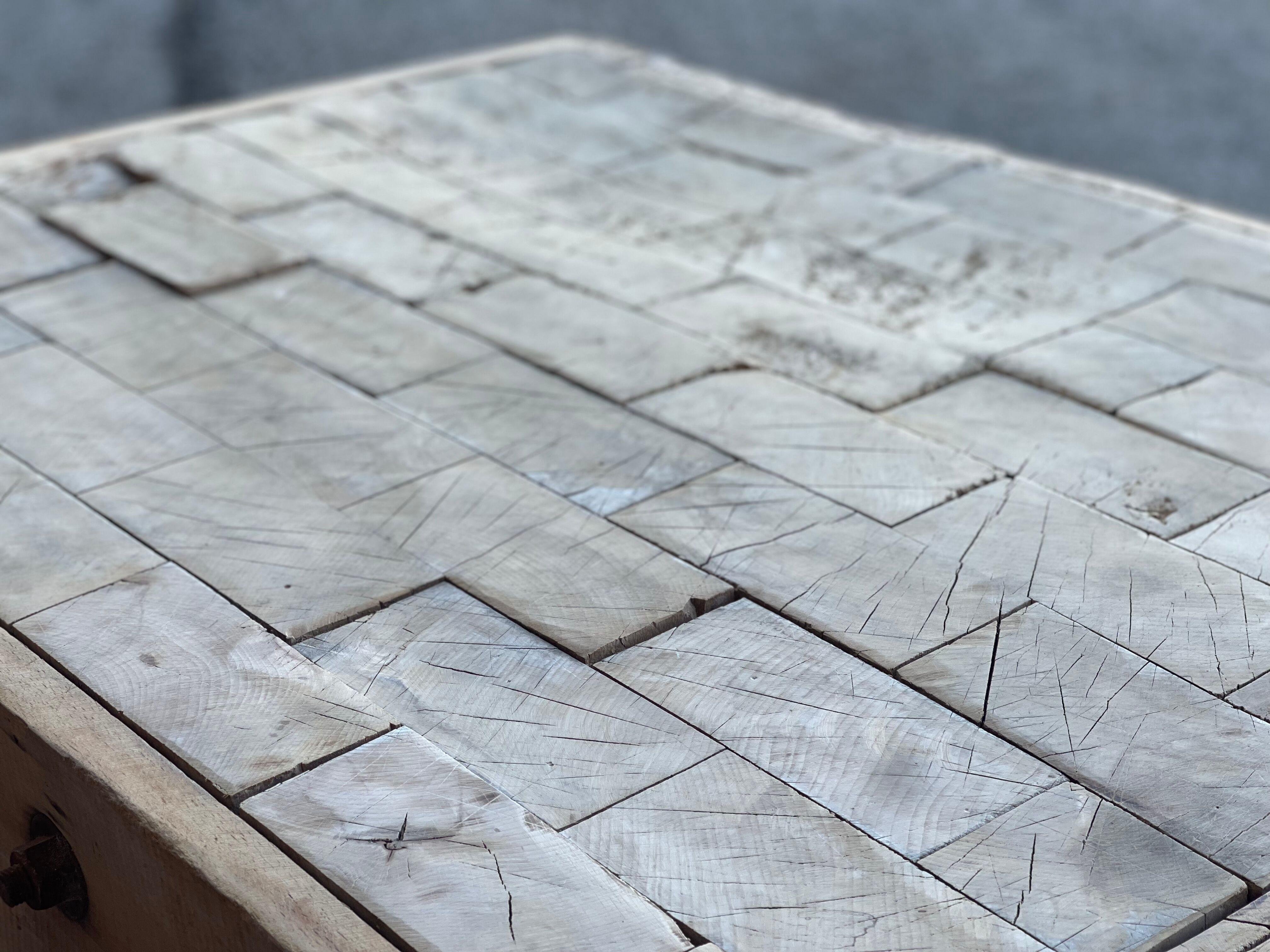 Small log workbench of Butchery solid wood 1930 ́