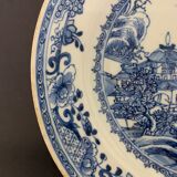 Chinese plate inspired by the company of the Indies family white blue late nineteenth century
