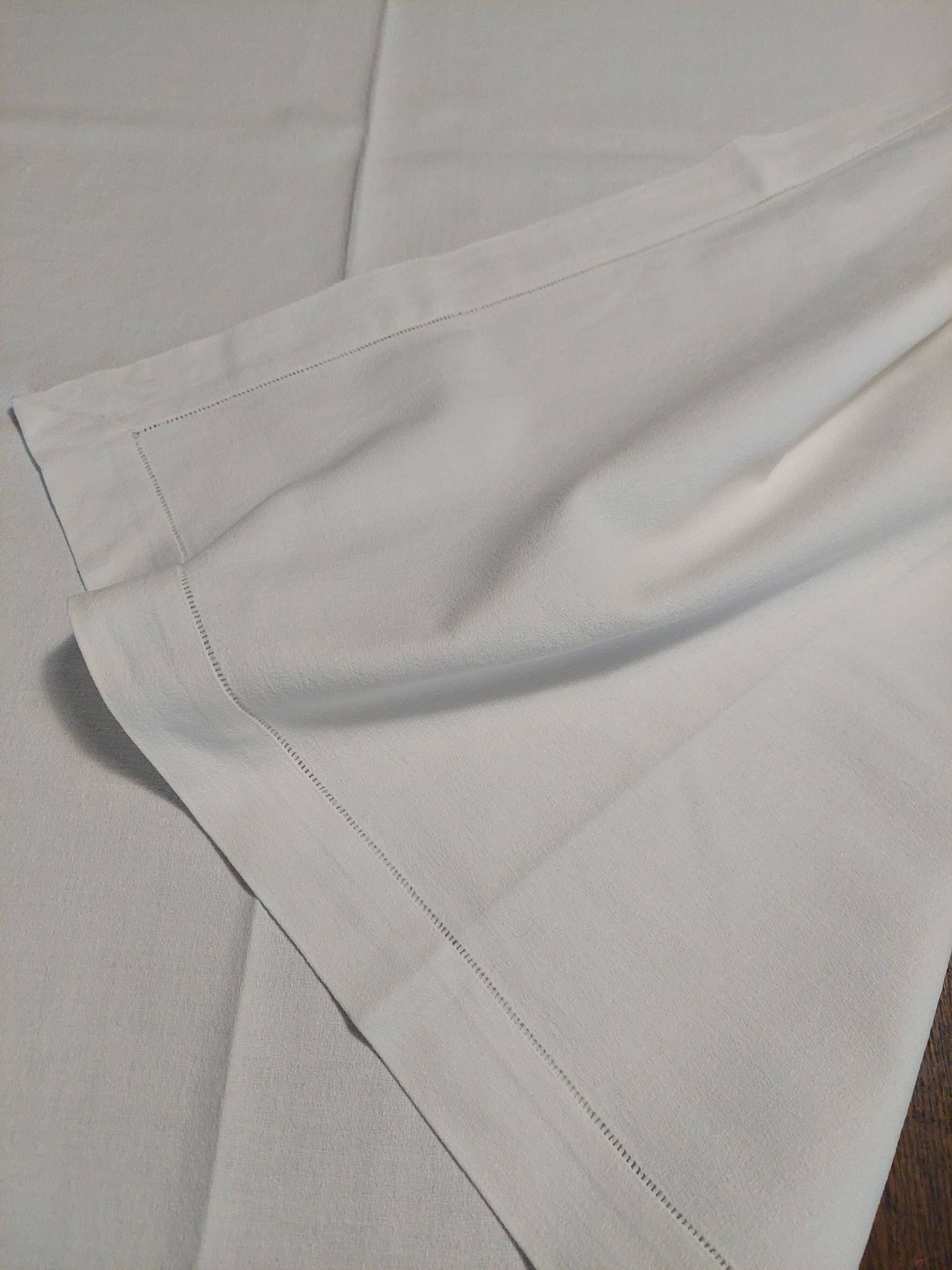 Antique white granite cotton tablecloth 135 x 145 cm