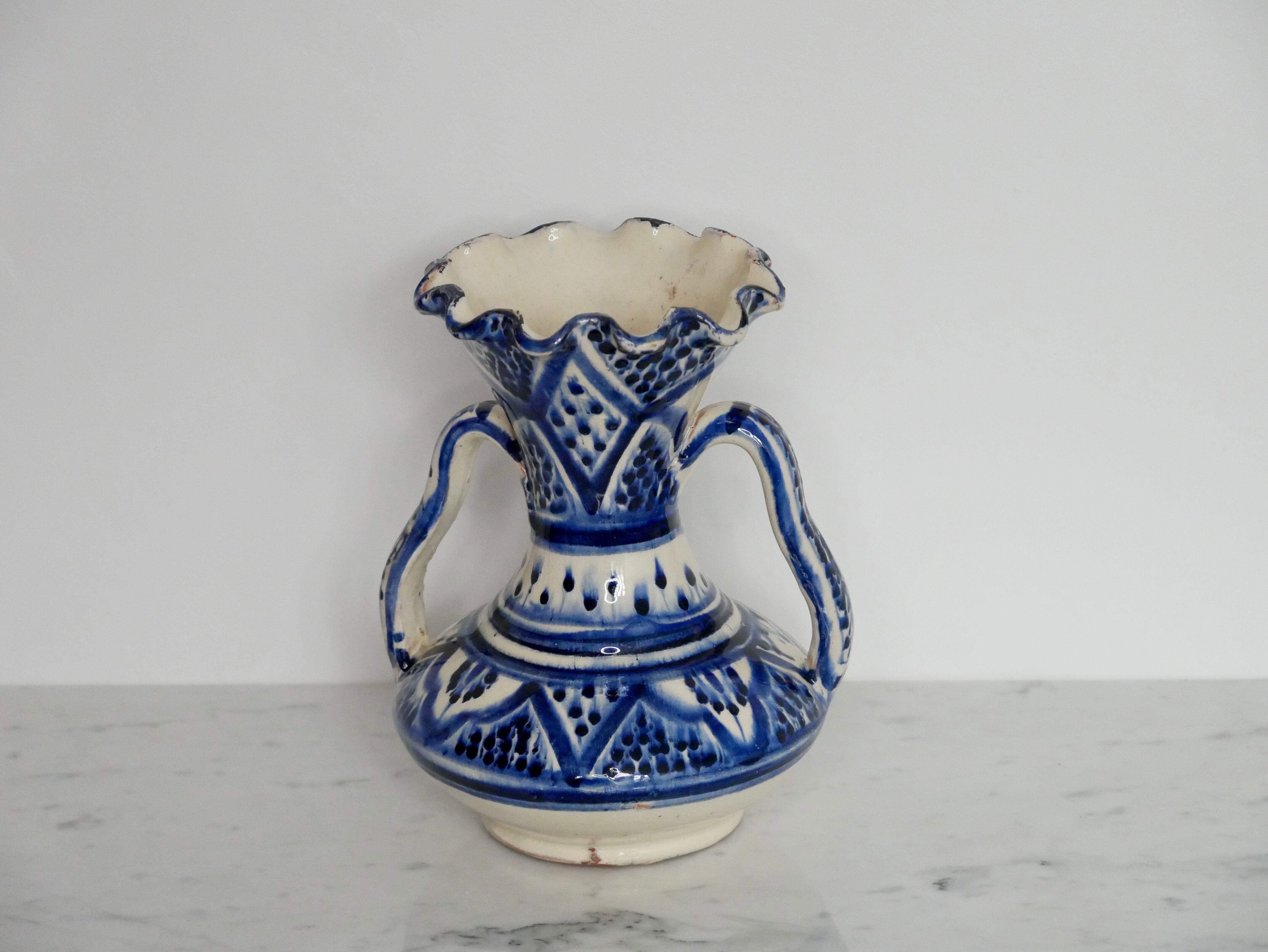 Moroccan vase safi monochrome