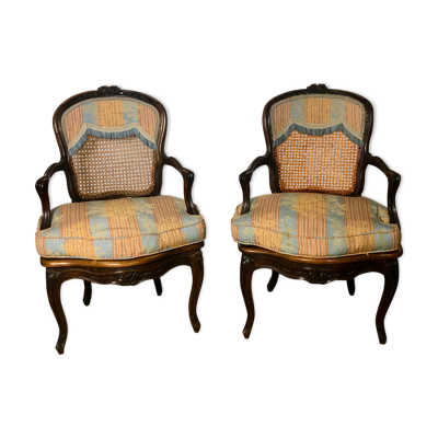 Fauteuils cabriolet époque Louis XV en noyer moulurés et cannés