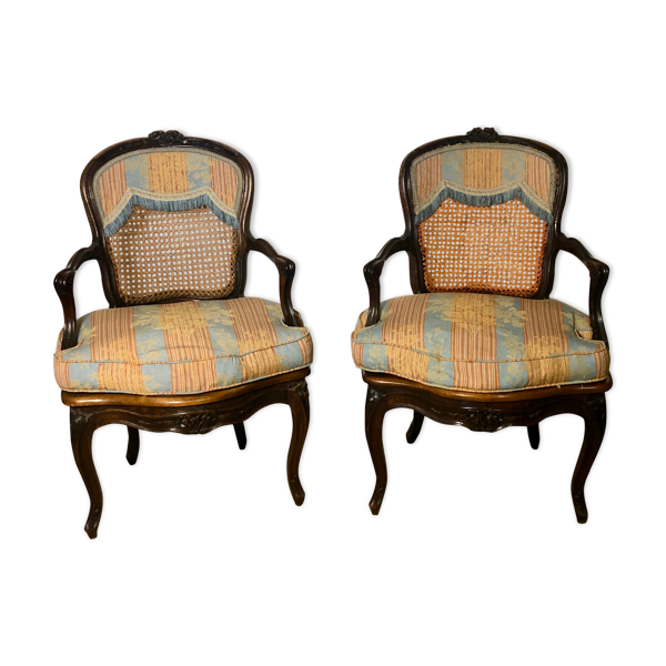 Fauteuils cabriolet époque Louis XV en noyer moulurés et cannés