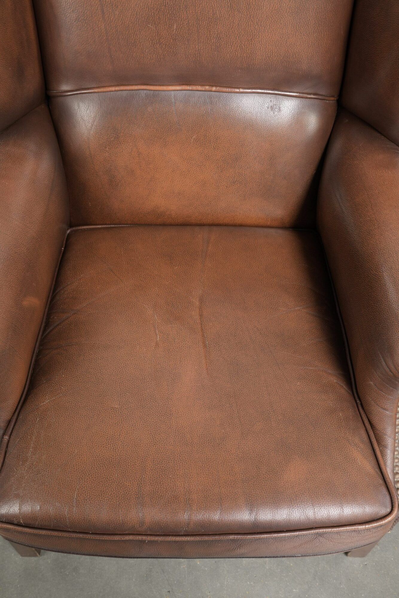 Set of 2 cow leather wingback armchairs in English style