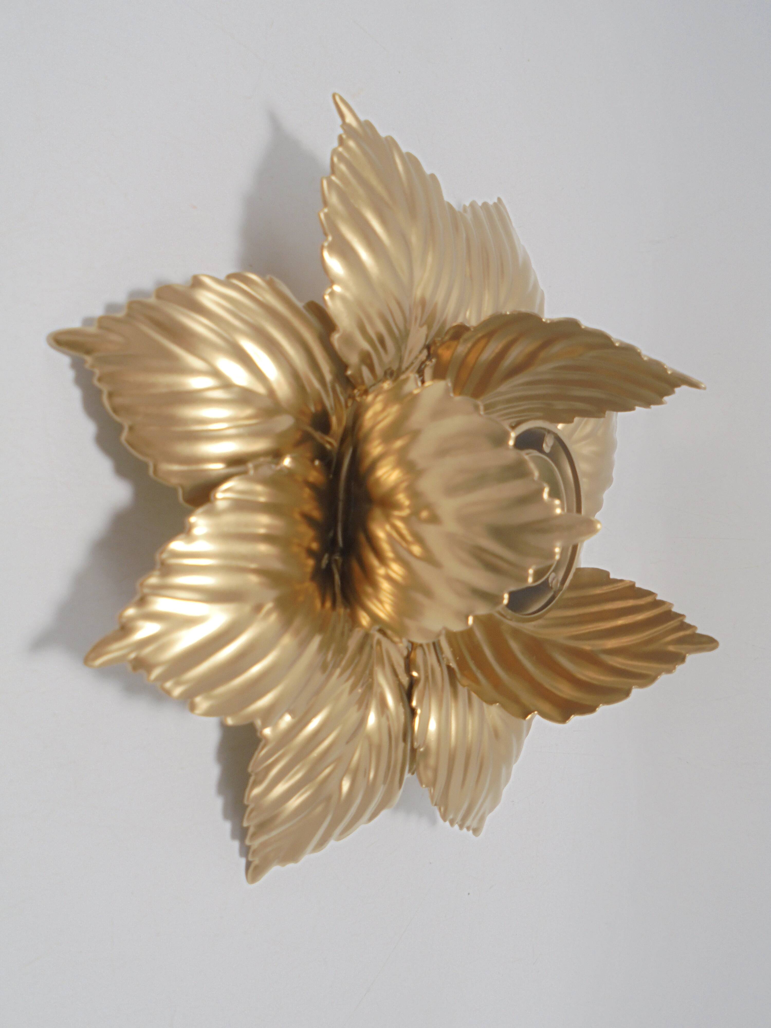 Golden flower wall lamp