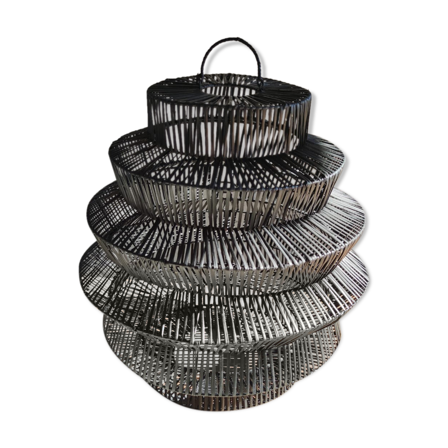 Braided rattan suspension in the shape of a black accordion