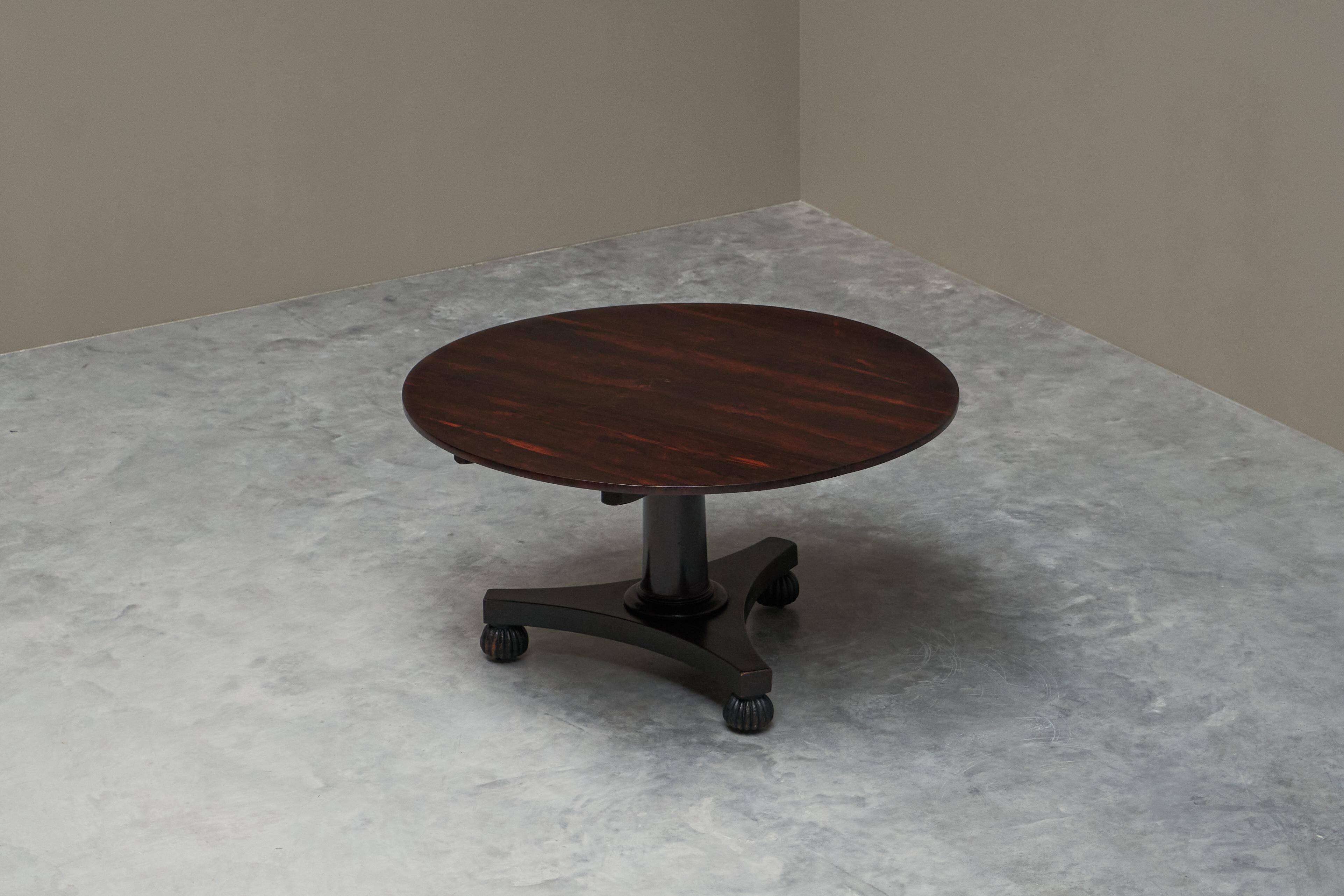 Empire dining table in rosewood veneer, 19th century.