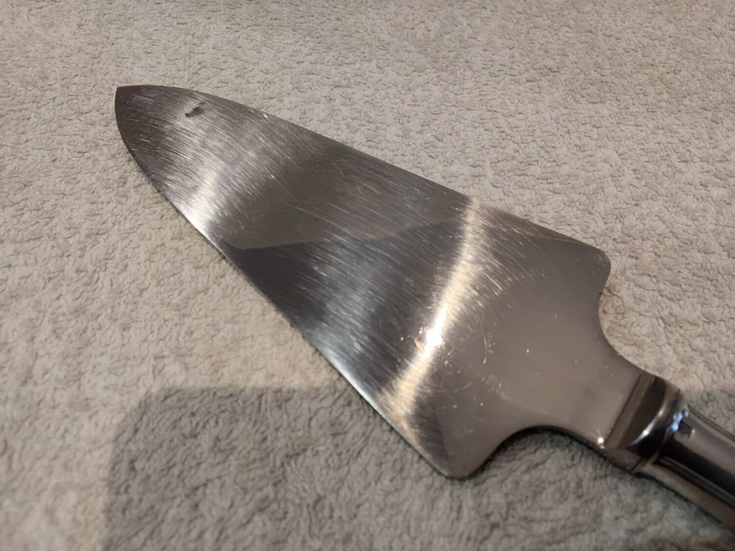 Silver-plated metal pie server with cutting handle, by the silversmith Ercuis Valencay