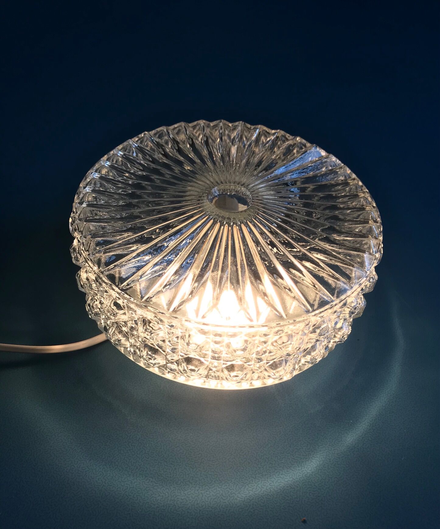 Round ceiling light in chiseled glass
