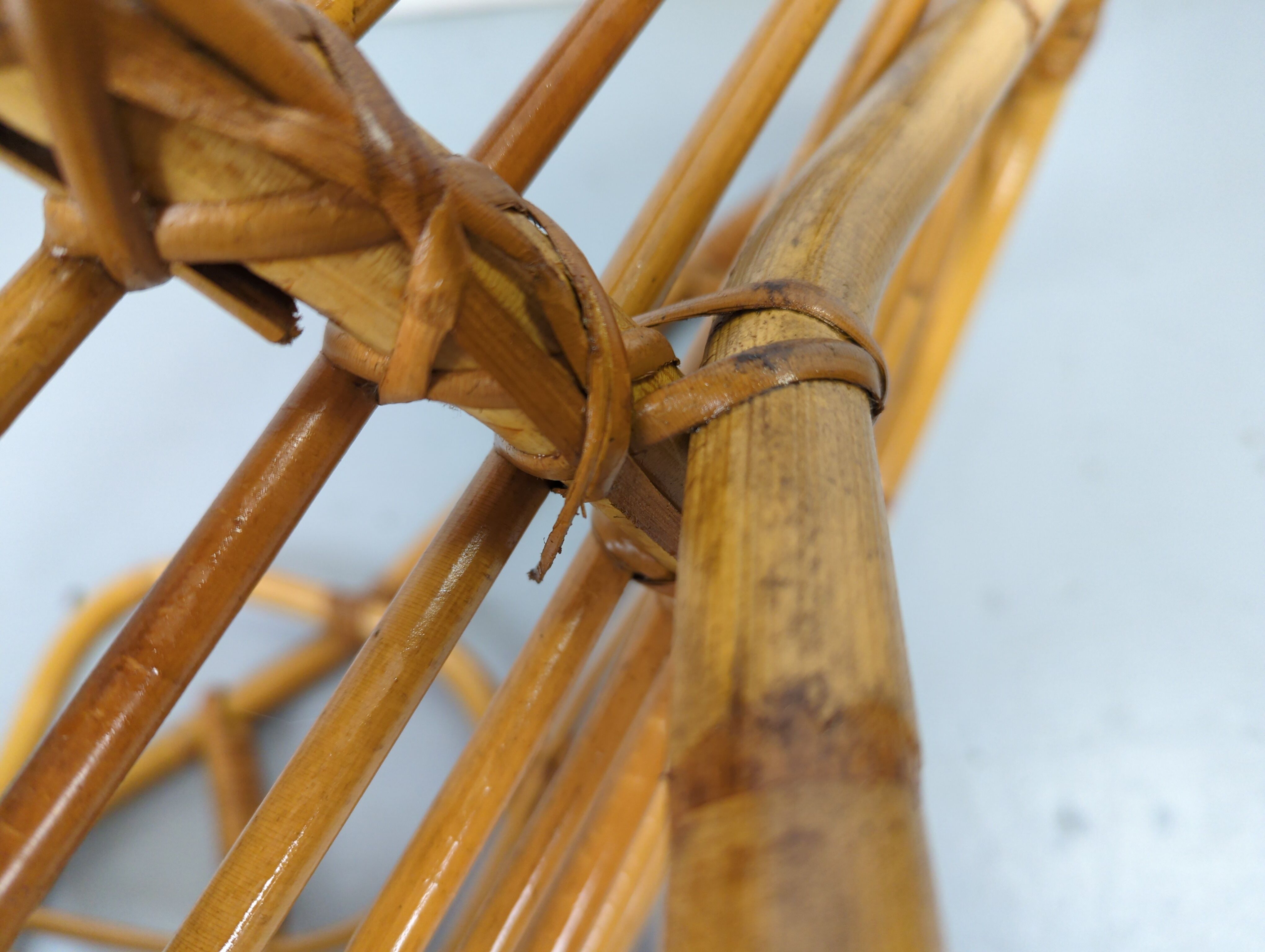 Fauteuil corbeille en rotin vintage