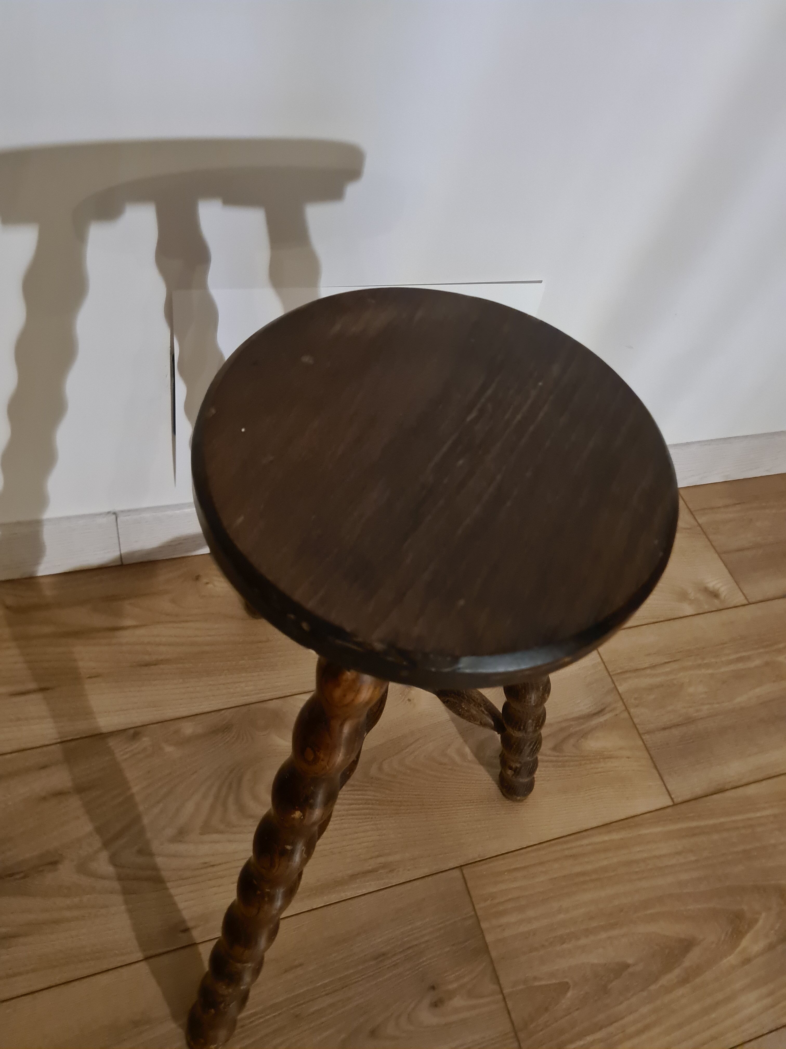 Tabouret tripode pieds torsadés XIXème siècle